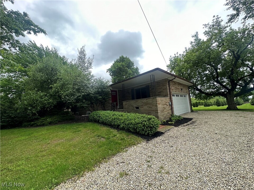 5192 Center Rd in Brunswick, OH - Foto de edificio