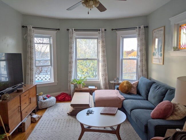 127 Walnut St, Unit 2