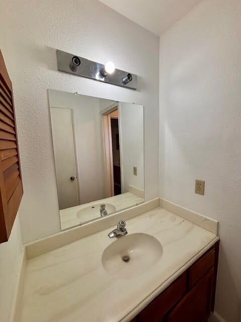 property at 2 Purpletop Ct