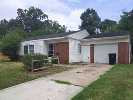 312 Dillon Dr in Virginia Beach, VA - Building Photo