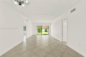 8287 SW 128th St in Miami, FL - Foto de edificio - Building Photo