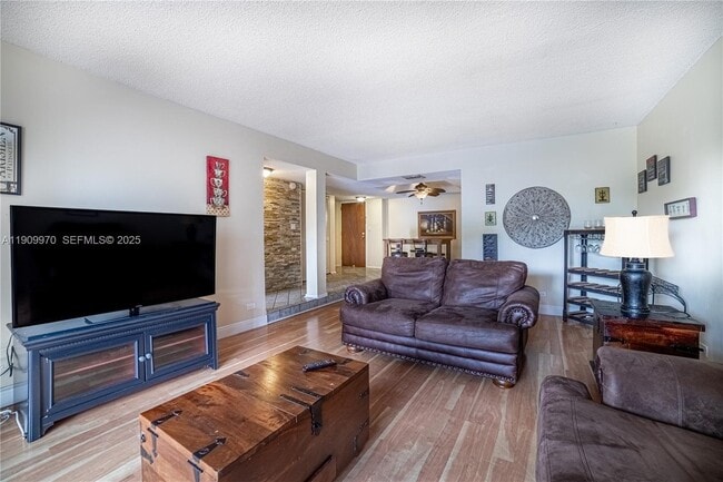 property at 3760 Inverrary Dr