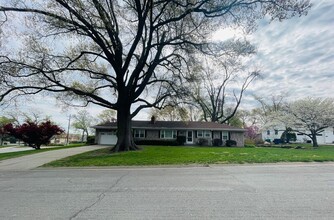 6101 Russell St in Mission, KS - Building Photo - Building Photo