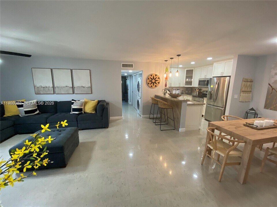 8530 SW 149th Ave in Miami, FL - Building Photo