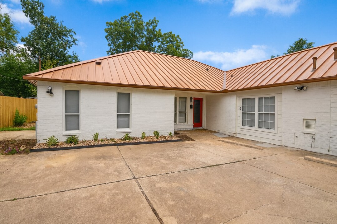 1005 W Martin Luther King Jr Blvd in Austin, TX - Building Photo