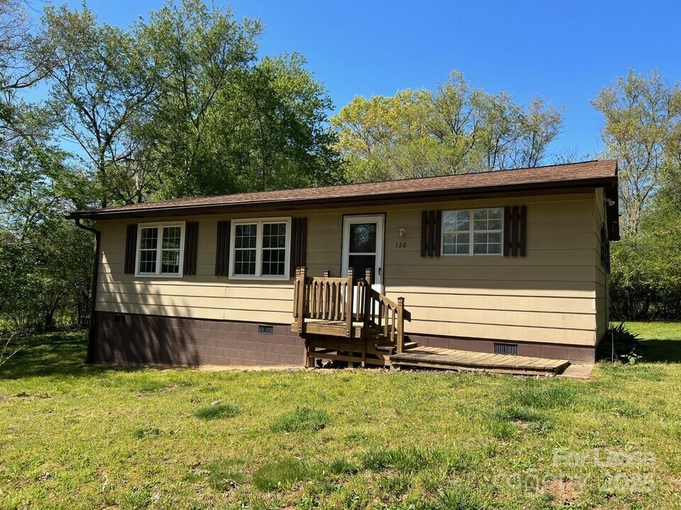 120 Amber Ln in Statesville, NC - Building Photo