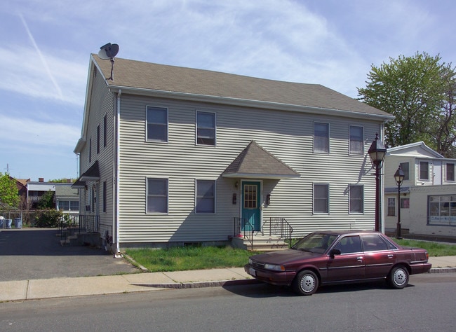 149 School St in Chicopee, MA - Building Photo - Building Photo