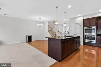 8129 Greenbelt Station Pkwy in Greenbelt, MD - Building Photo - Building Photo