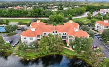 23600 Walden Center Dr, Unit 107 in Estero, FL - Foto de edificio - Building Photo