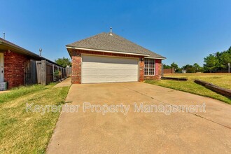 1901 Lariat Cir in Edmond, OK - Foto de edificio - Building Photo