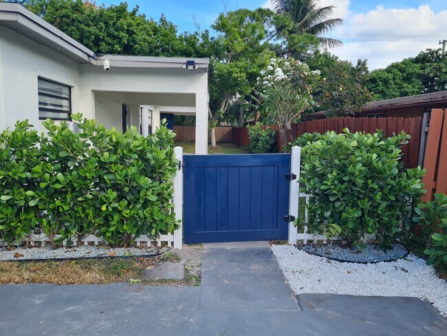 1110 NW 6th Ave in Fort Lauderdale, FL - Foto de edificio - Building Photo