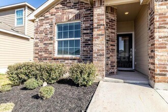 2712 Coral Vly in Seguin, TX - Building Photo - Building Photo