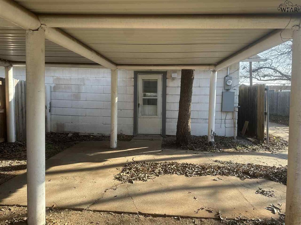 1629 Dayton Ave in Wichita Falls, TX - Building Photo