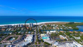 1 Benjamin Franklin Dr in Sarasota, FL - Building Photo