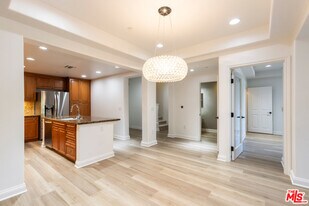 12975 Agustin Pl in Los Angeles, CA - Building Photo
