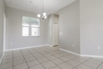 562 Bristol Cir in Kissimmee, FL - Building Photo - Building Photo