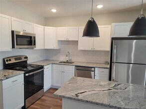 10 Berkshire Rd in West Hartford, CT - Building Photo - Building Photo