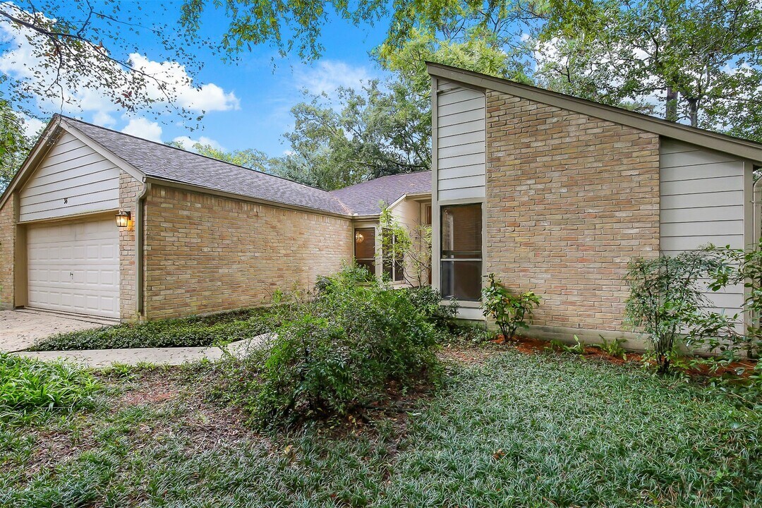 36 N Autumnwood Way in Spring, TX - Building Photo