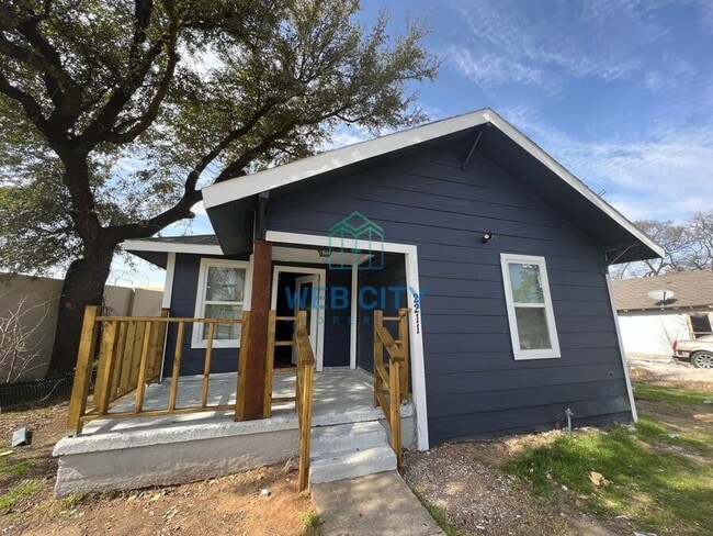 property at 2211 Hooper St