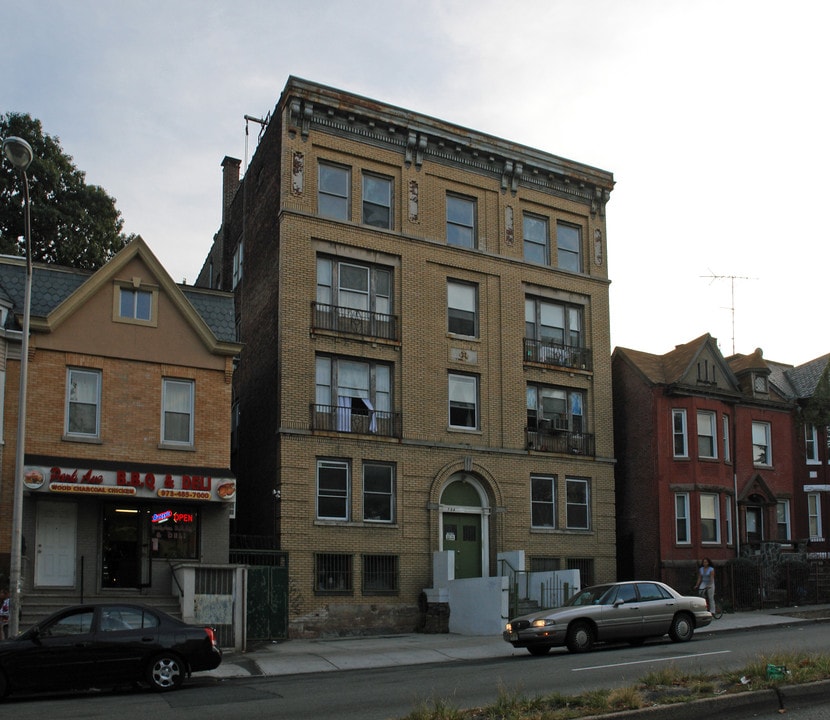 296-298 Park Ave in Newark, NJ - Building Photo