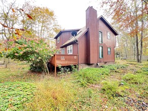 5115 Navajo Pl in Tobyhanna, PA - Foto de edificio - Building Photo