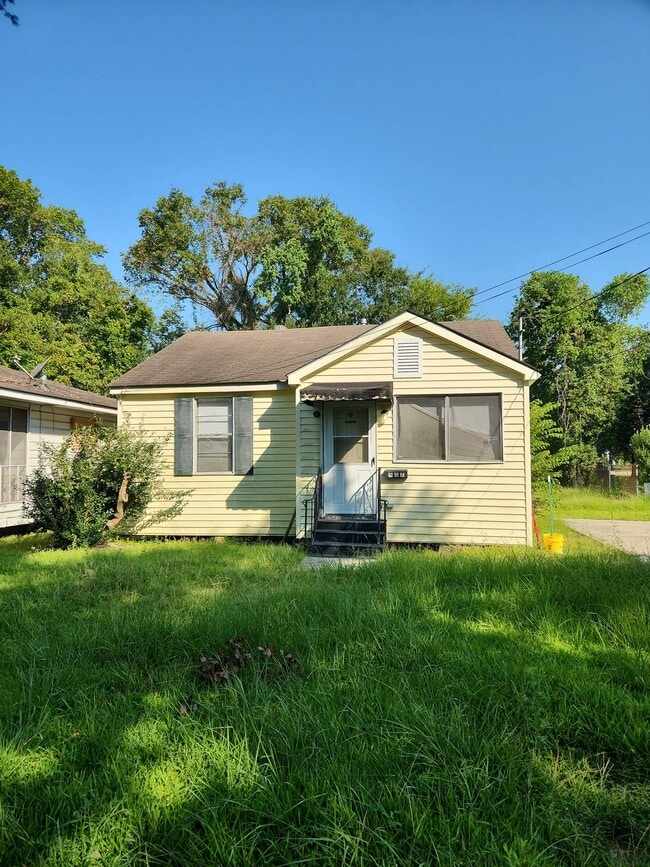 property at 566 Crane St