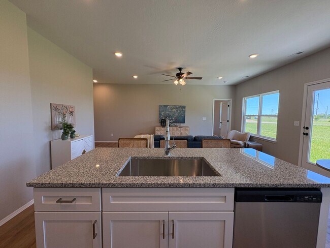 1224 Kemp Dr in Bolivar, MO - Building Photo - Building Photo