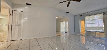 3221 W Meadows Cir in Miramar, FL - Building Photo - Building Photo