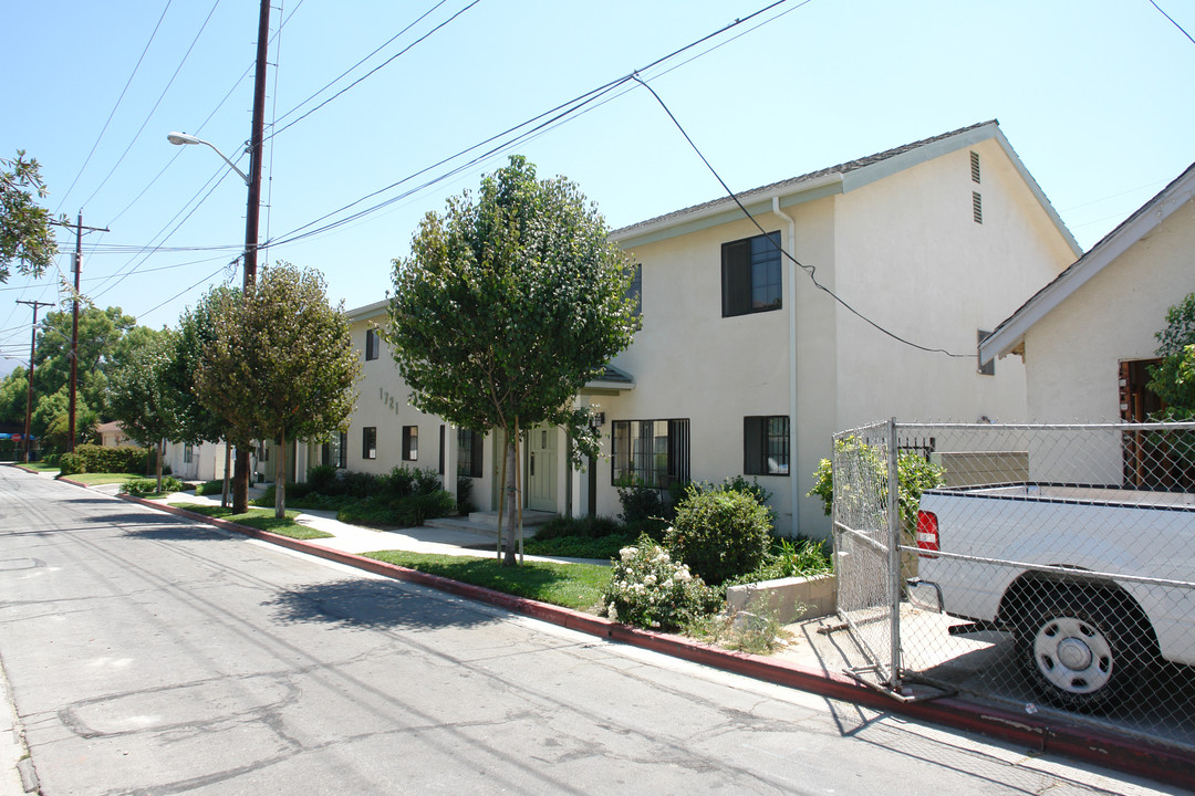 1721 Elliott Dr in Burbank, CA - Building Photo