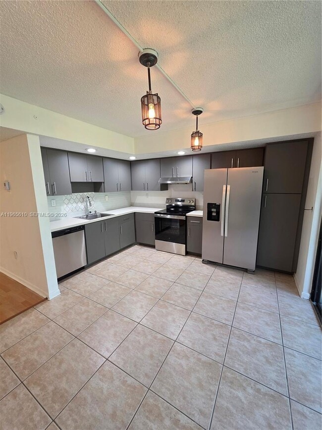 8065 SW 107th Ave in Miami, FL - Building Photo - Building Photo