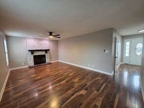 677 Fox Hound Dr in Clarksville, TN - Building Photo - Building Photo