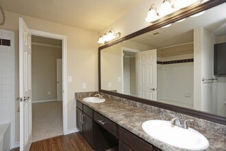 The Brazos in Dallas, TX - Building Photo - Interior Photo