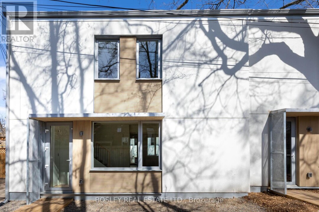 2165B Gerrard St E in Toronto, ON - Building Photo