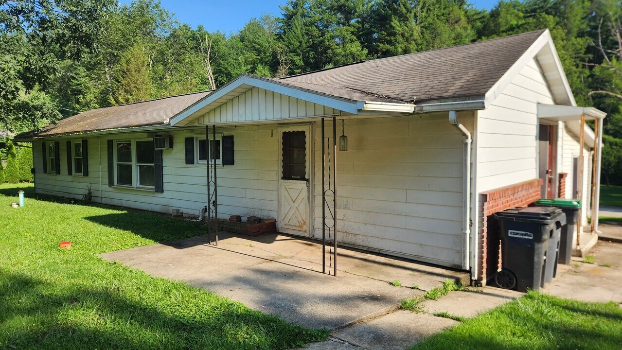 39 Hidden Spur Rd in Lehighton, PA - Building Photo