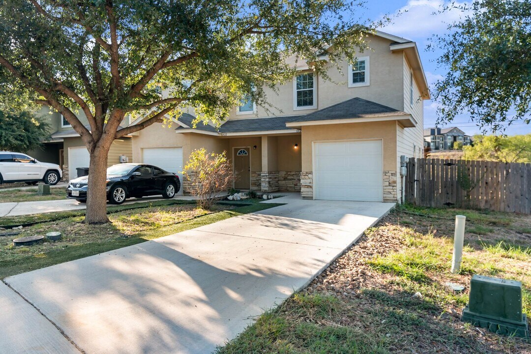 6424 Attucks Ln in San Antonio, TX - Building Photo