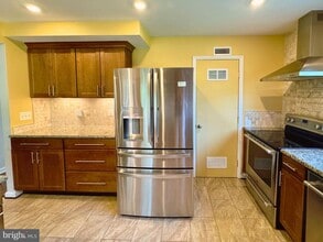 161 S Fox Rd in Sterling, VA - Building Photo - Building Photo