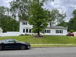 30 Sherwood Rd in Edison, NJ - Building Photo - Building Photo