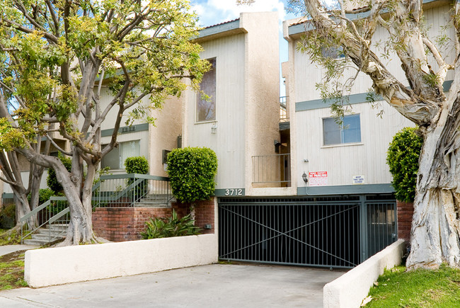 Westwood Apartment in Los Angeles, CA - Foto de edificio - Building Photo