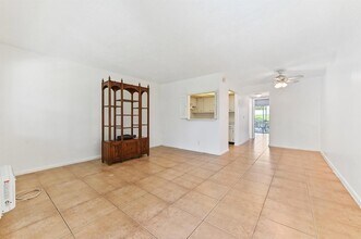111 Dorchester E, Unit 1110 in West Palm Beach, FL - Building Photo - Building Photo