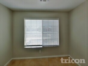 7368 W Flynn Ln in Glendale, AZ - Building Photo - Building Photo