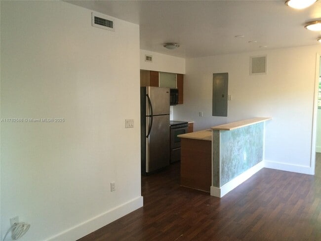 7025 Rue Granville in Miami Beach, FL - Building Photo - Building Photo