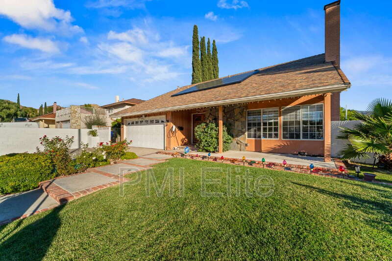 29160 Flowerpark Dr in Santa Clarita, CA - Building Photo