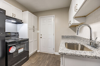 Brown Village Apartments in Stone Mountain, GA - Building Photo - Interior Photo