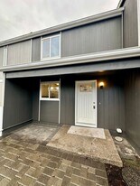 6914 Wheatland Ln NE in Keizer, OR - Building Photo