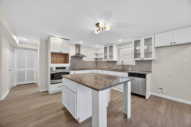 108 Dupont Cir in Fort Worth, TX - Foto de edificio - Building Photo