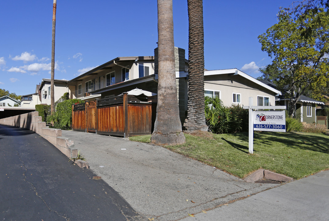 329 E California Blvd in Pasadena, CA - Foto de edificio