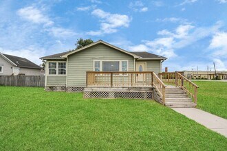 205 Jewel St in Pasadena, TX - Foto de edificio - Building Photo