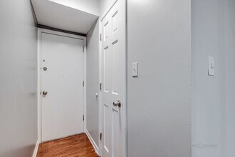 162 W Inverrary Ln in Deerfield, IL - Building Photo - Building Photo