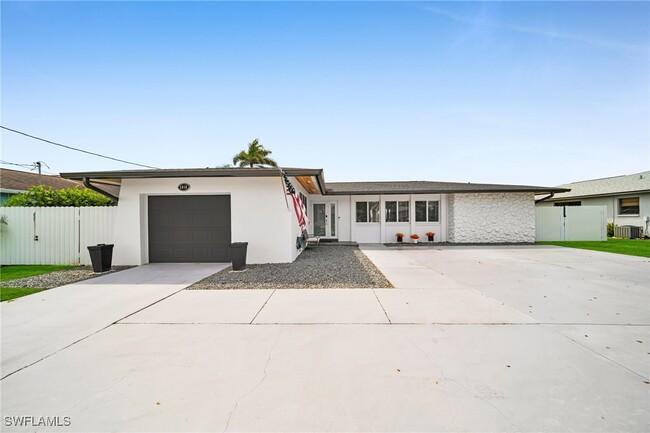 3816 SE 15th Pl in Cape Coral, FL - Building Photo - Building Photo