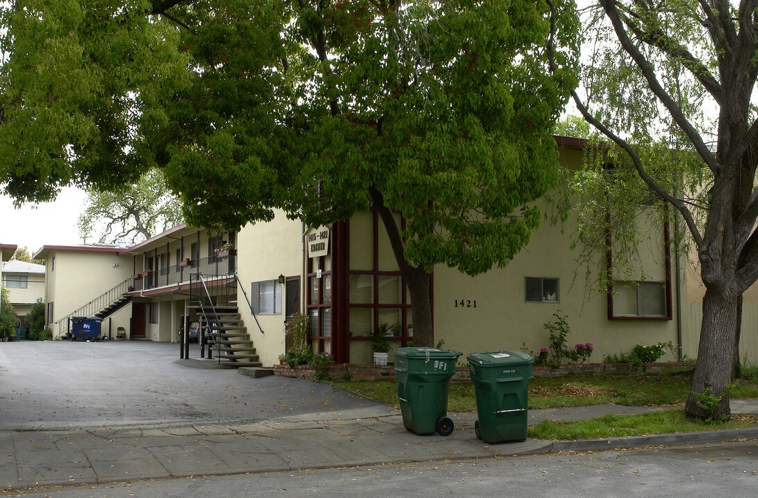 1421 Ebener St in Redwood City, CA - Building Photo